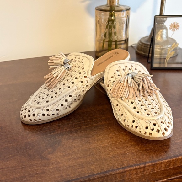 Women's Johnston & Murphy Cream Tassel Loafers - Picture 1 of 6